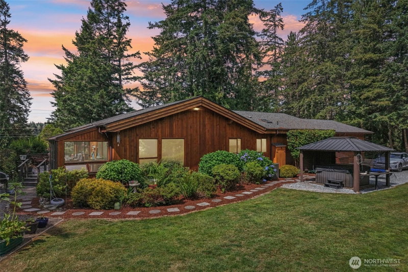 1834 Lake Drive photo 2