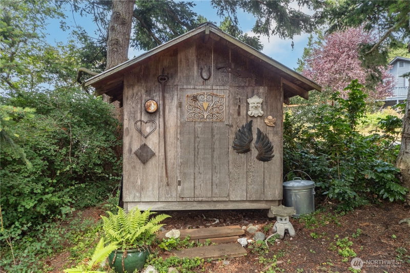 135 Woodland Avenue photo 35