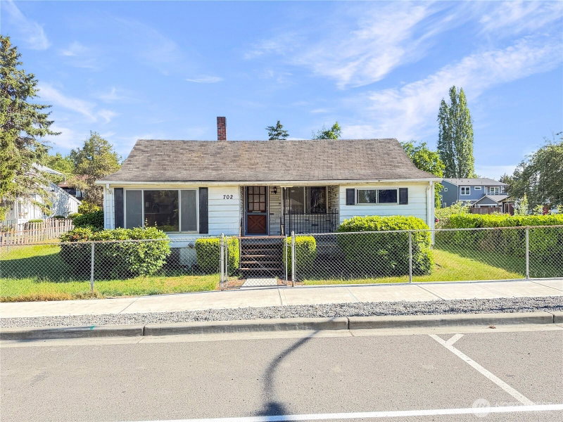 702 Martin Street photo 1