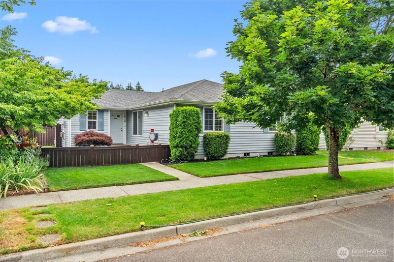 1618 Division St photo 2
