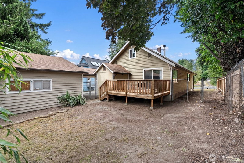 1107 Sidney Avenue photo 2