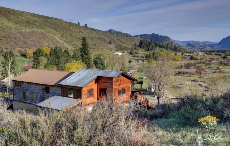 625 A/B Twisp Winthrop Eastside Road photo 1