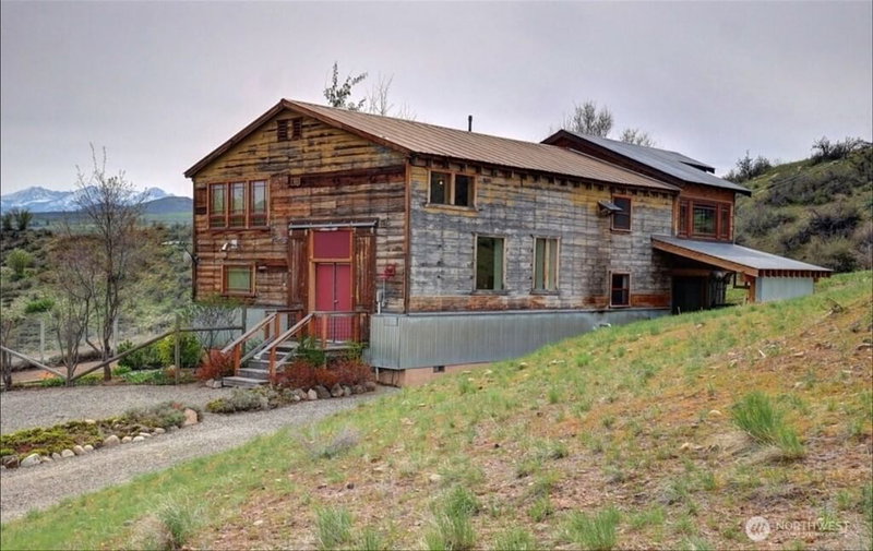 625 A/B Twisp Winthrop Eastside Road photo 2