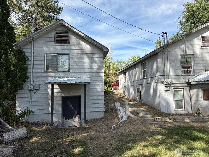 309 E 7th Street photo 2