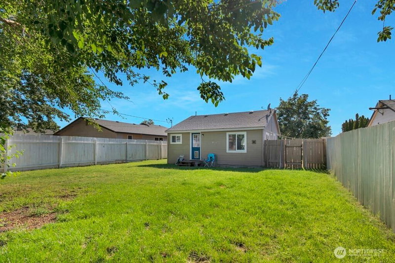 708 Sanford Avenue photo 20
