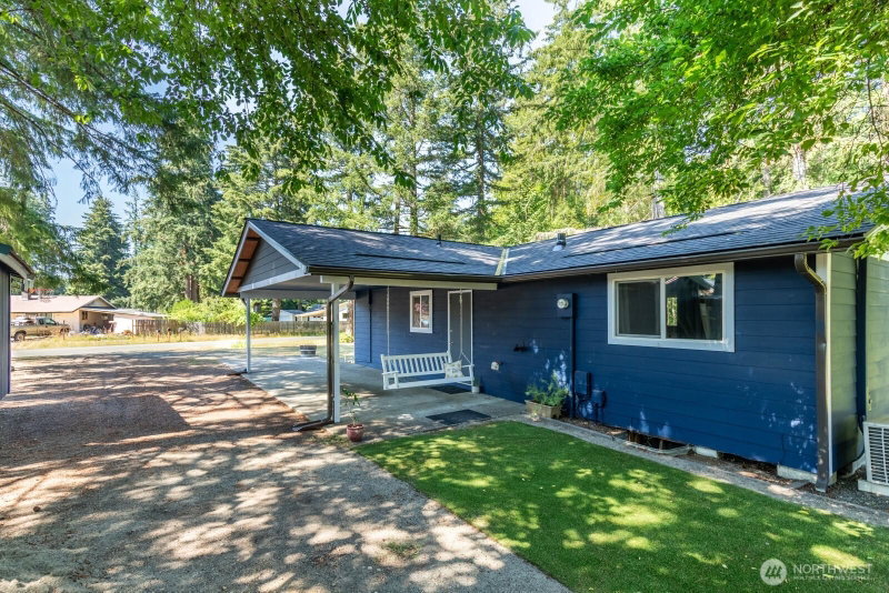 20 SE Spring Place photo 2