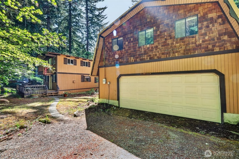 101 Cascade Drive photo 2