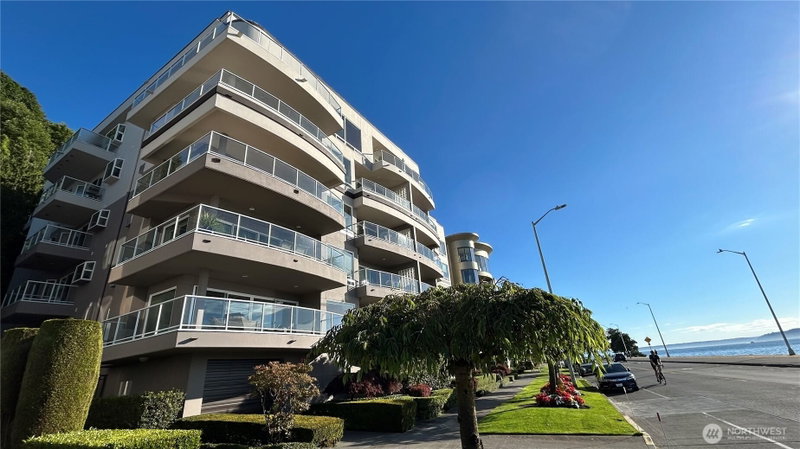 1170 SW Alki #300 photo 1