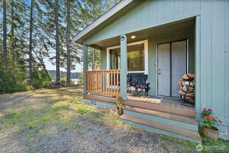 2768 Ridgecrest Drive W photo 2