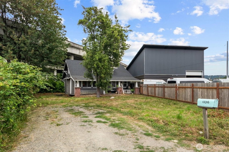13315 Valley Avenue E photo 1