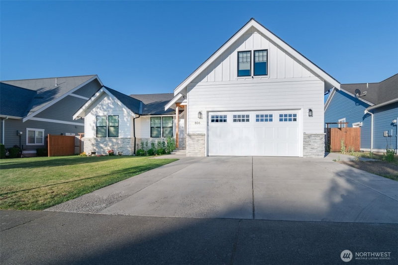806 Mapleridge Drive photo 2