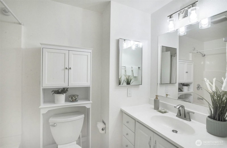 5512 NE 204 Street photo 2