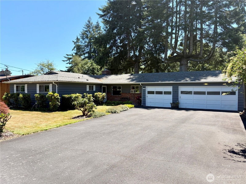 185 Inglewood Drive photo 2
