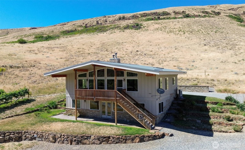 7400 Colockum Road photo 1