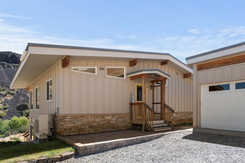 7400 Colockum Road photo 2
