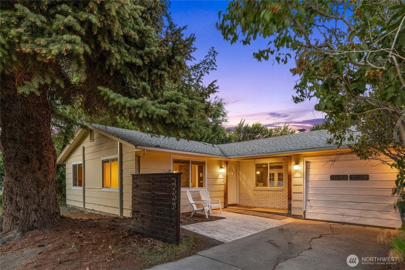 1608 N Glen photo 1