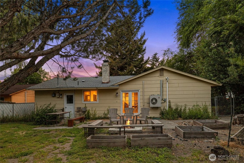 1608 N Glen photo 2