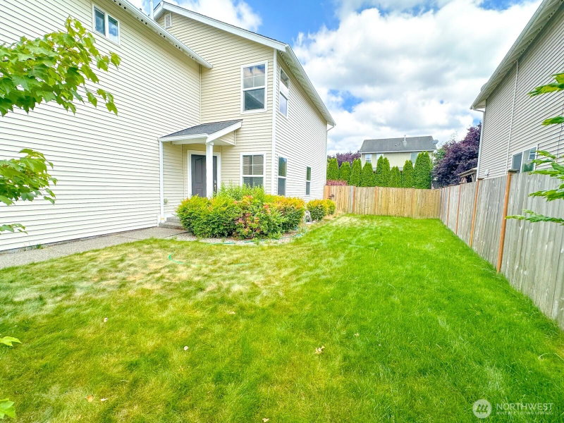17929 Silver Creek Avenue E photo 2