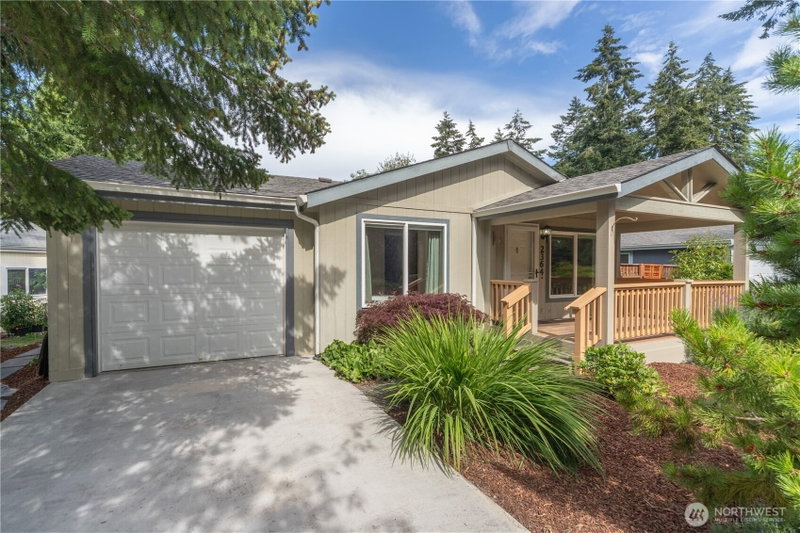 2364 Highland Loop photo 2