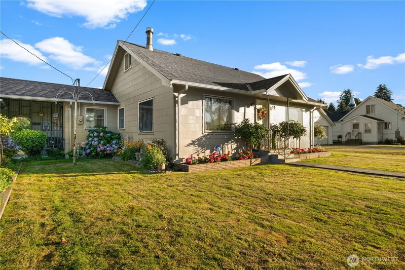 5528 23rd Street E photo 2