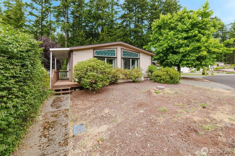 2146 Hastings Lane SE photo 2