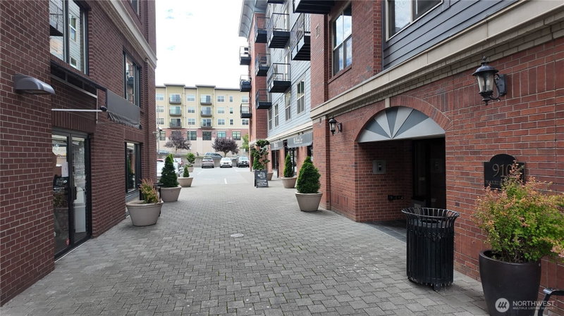 960 Harris Avenue #602 photo 2