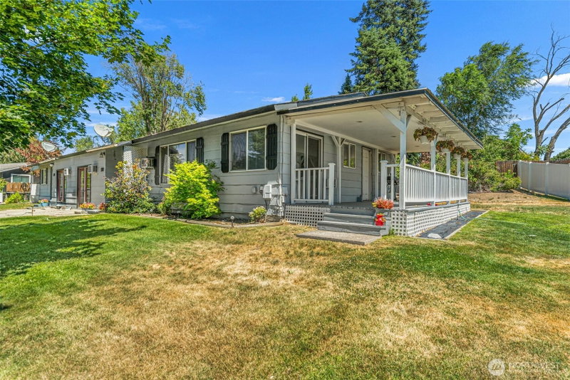 593 Rolfs Place photo 40