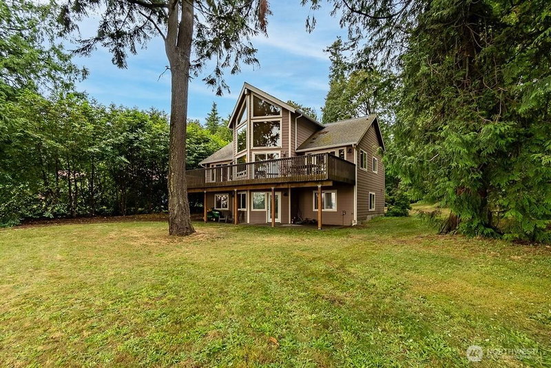 8 W Gedney Way photo 1