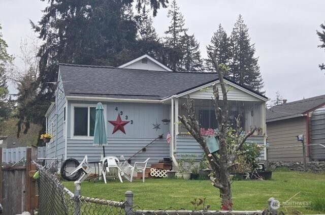 4933 Victory Drive photo 1