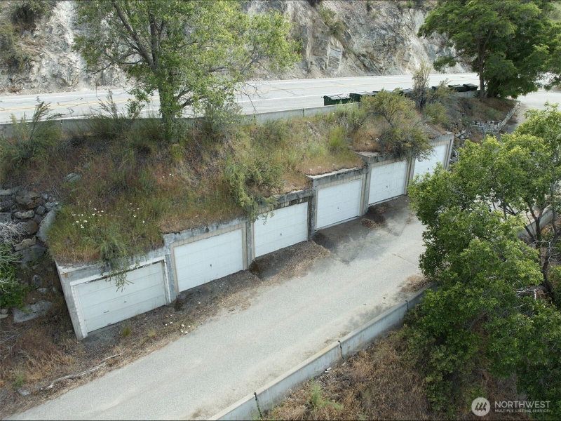2700 S Lakeshore Road photo 2