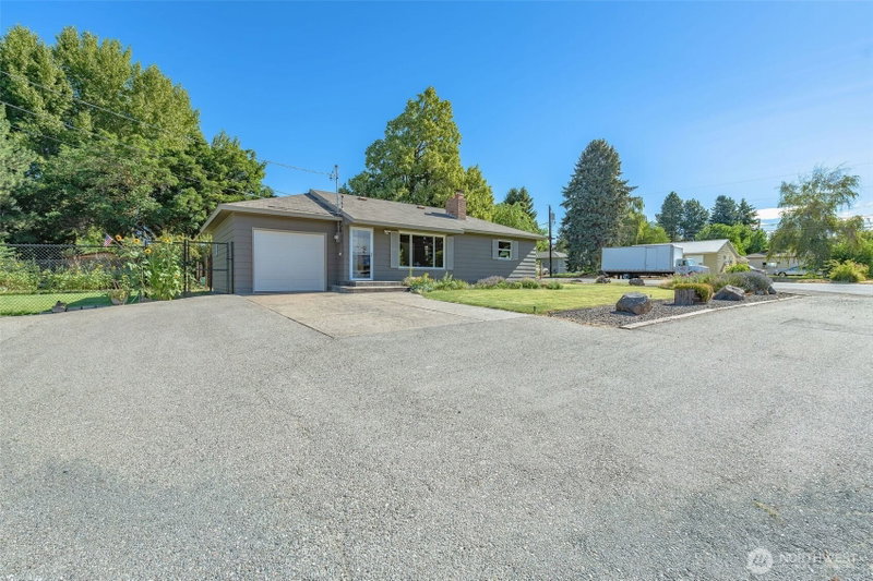 1385 Tedford Street SE photo 2