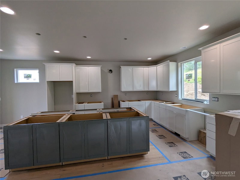 4420 Blackstone Way photo 2