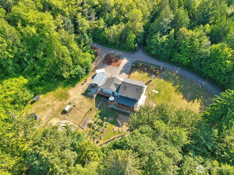 8843 Clearwater Lane SE photo 2