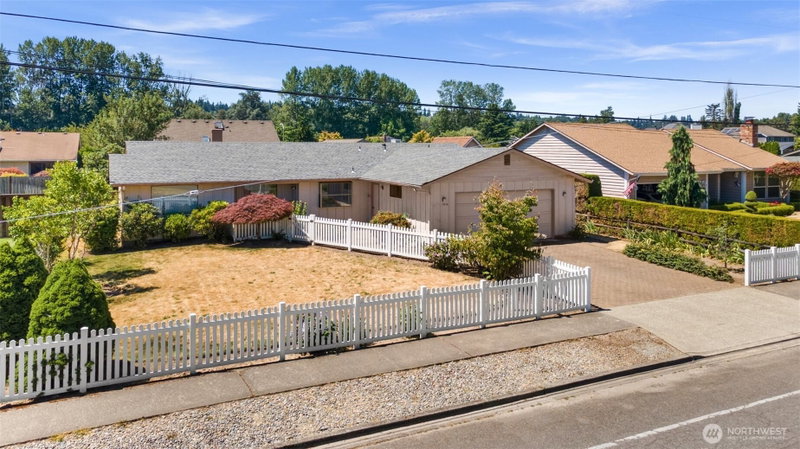 1912 Tacoma Road photo 2