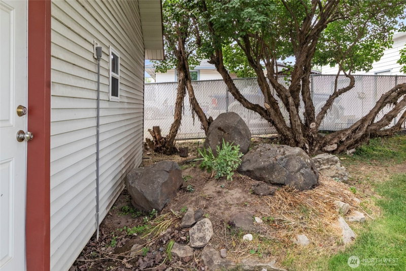 114 Logan Street photo 40