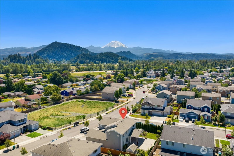 650 Mckinley Street photo 2