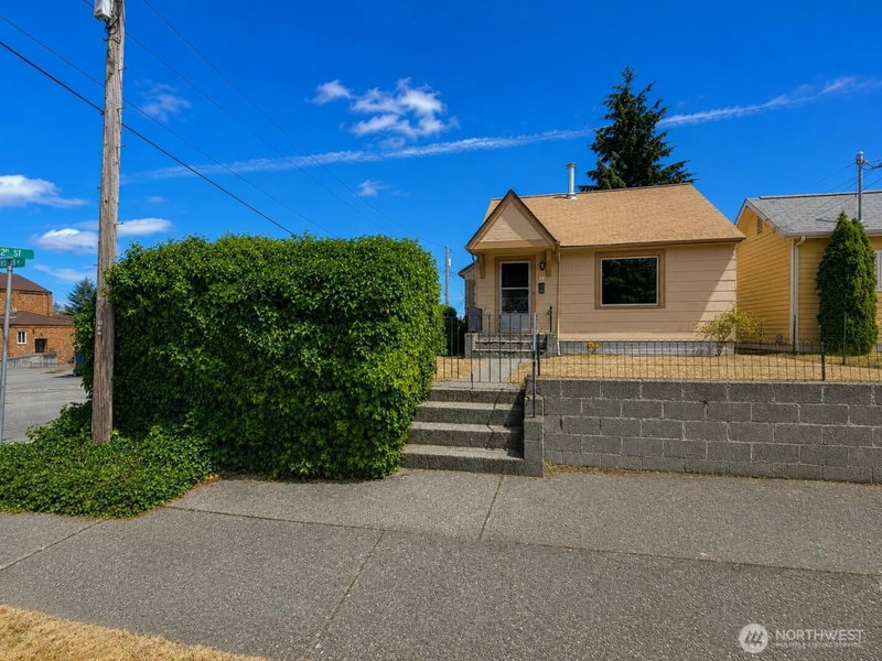 1120 Lincoln Avenue photo 2