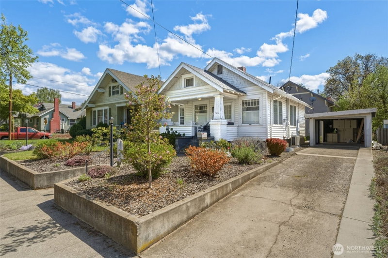 1016 Francis Avenue photo 1