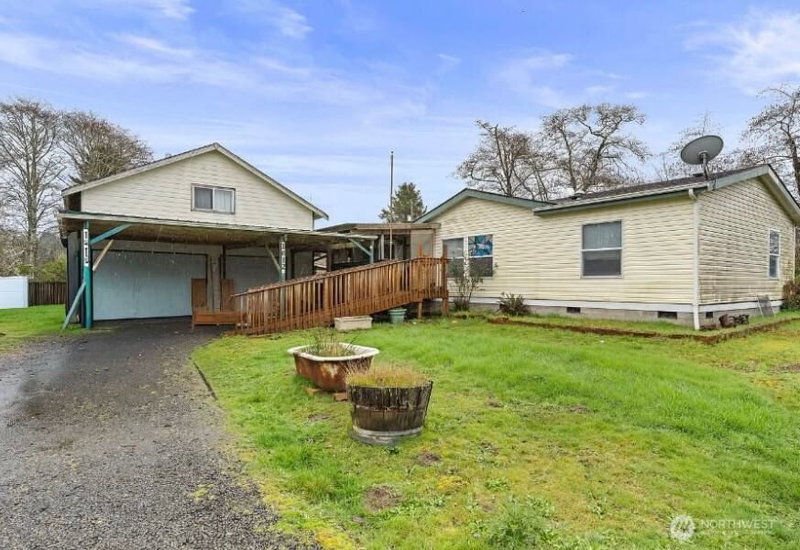 1612 2nd Avenue photo 2