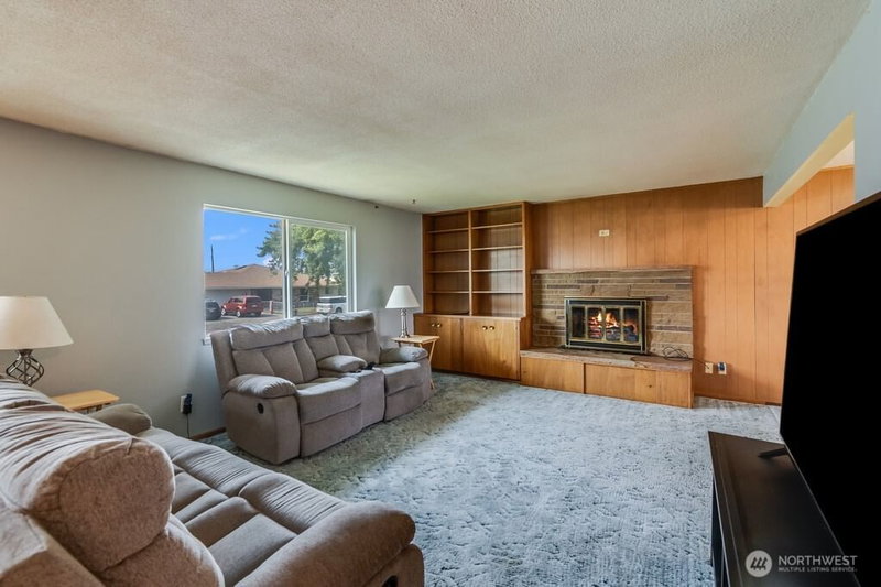 4012 W Deschutes Avenue photo 2