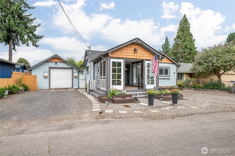 1209 S 11th Avenue photo 2