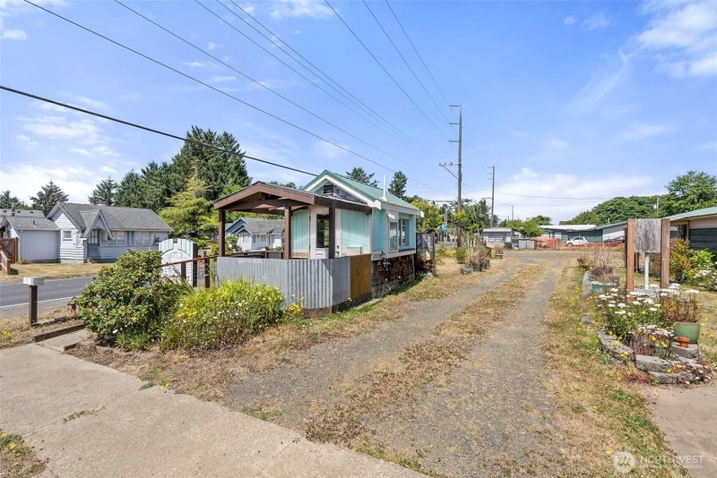 2098 State Route 105 photo 2