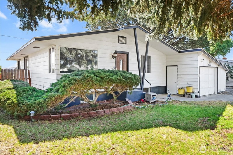 1727 S Monroe Street photo 1