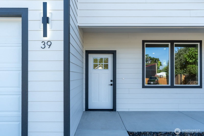 39 Birch Street SW photo 2