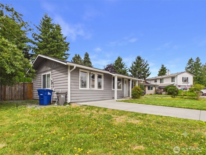 732 Natalie Place photo 2