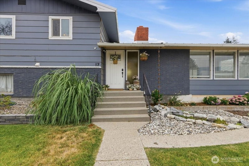 17 Hillcrest Avenue photo 2