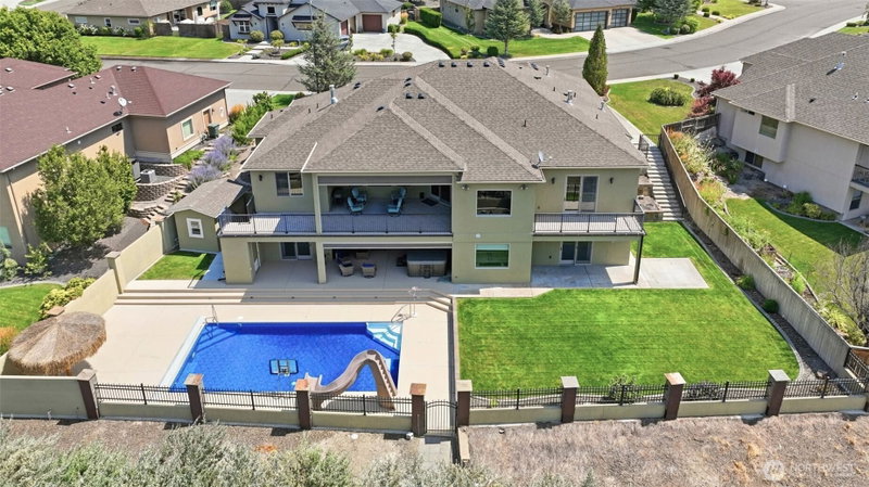 751 Meadows Drive S photo 2