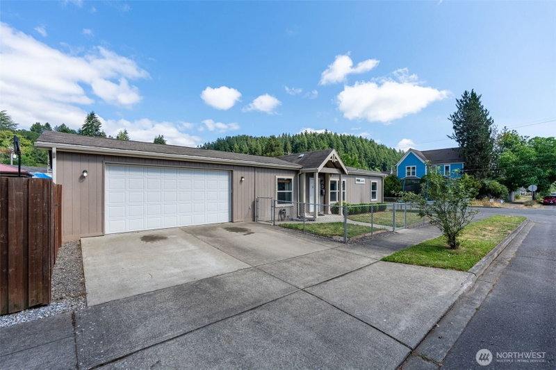 102 N Diamond Street photo 1