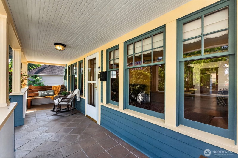 1372 Marion Street photo 2