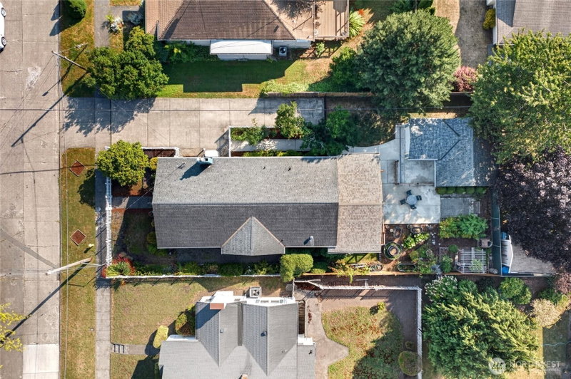 1372 Marion Street photo 36